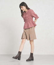 画像をギャラリービューアに読み込む, 一部店舗限定  シャーリングペプラムブラウス/TT558102
