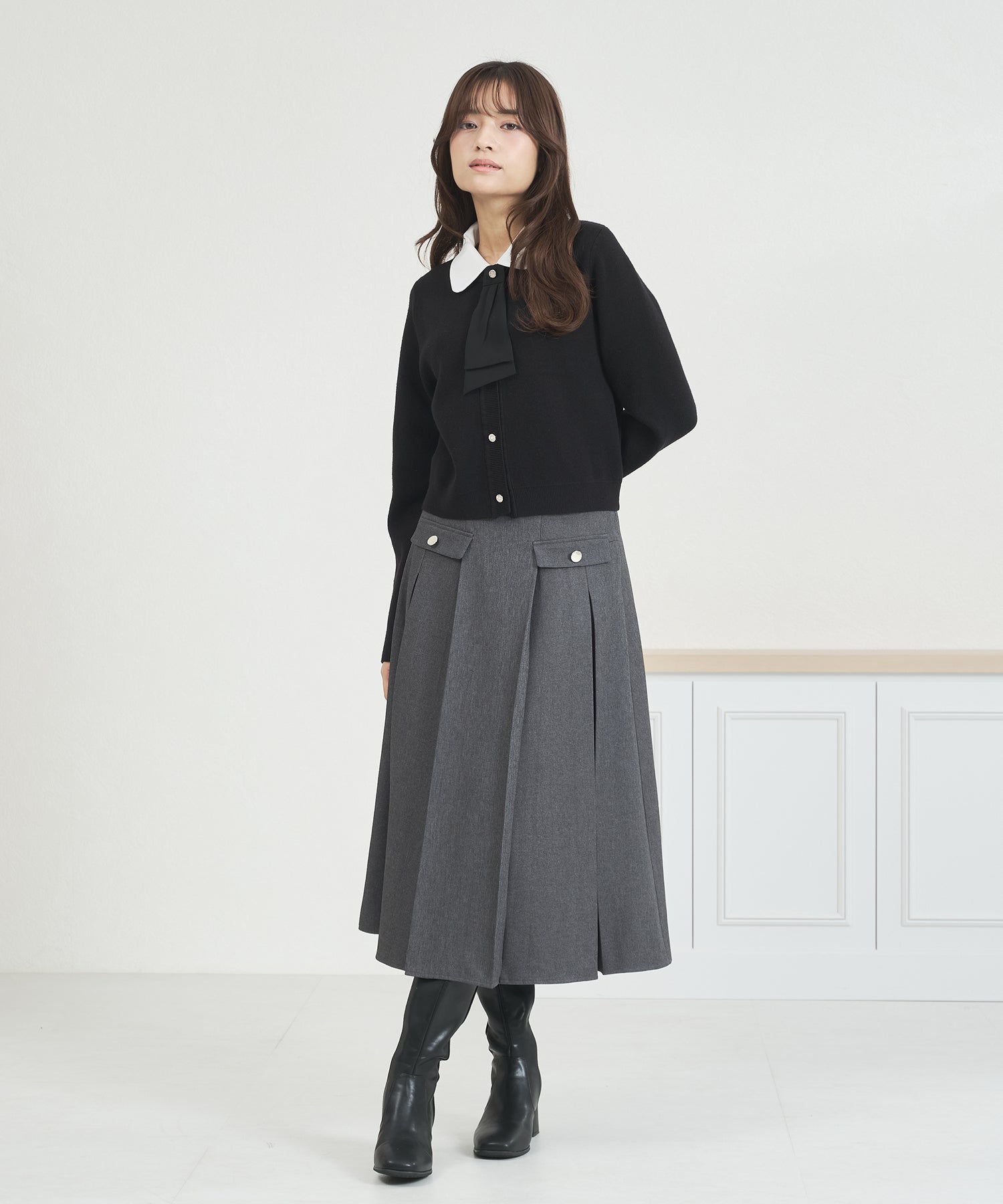 再入荷】【一部店舗限定】3way衿×タイ付きビジュ釦カーディガン