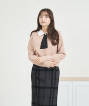 画像をギャラリービューアに読み込む, 【WEB限定予約アイテム/11月上旬入荷予定】3way衿×タイ付きビジュ釦カーディガン/MM558403

