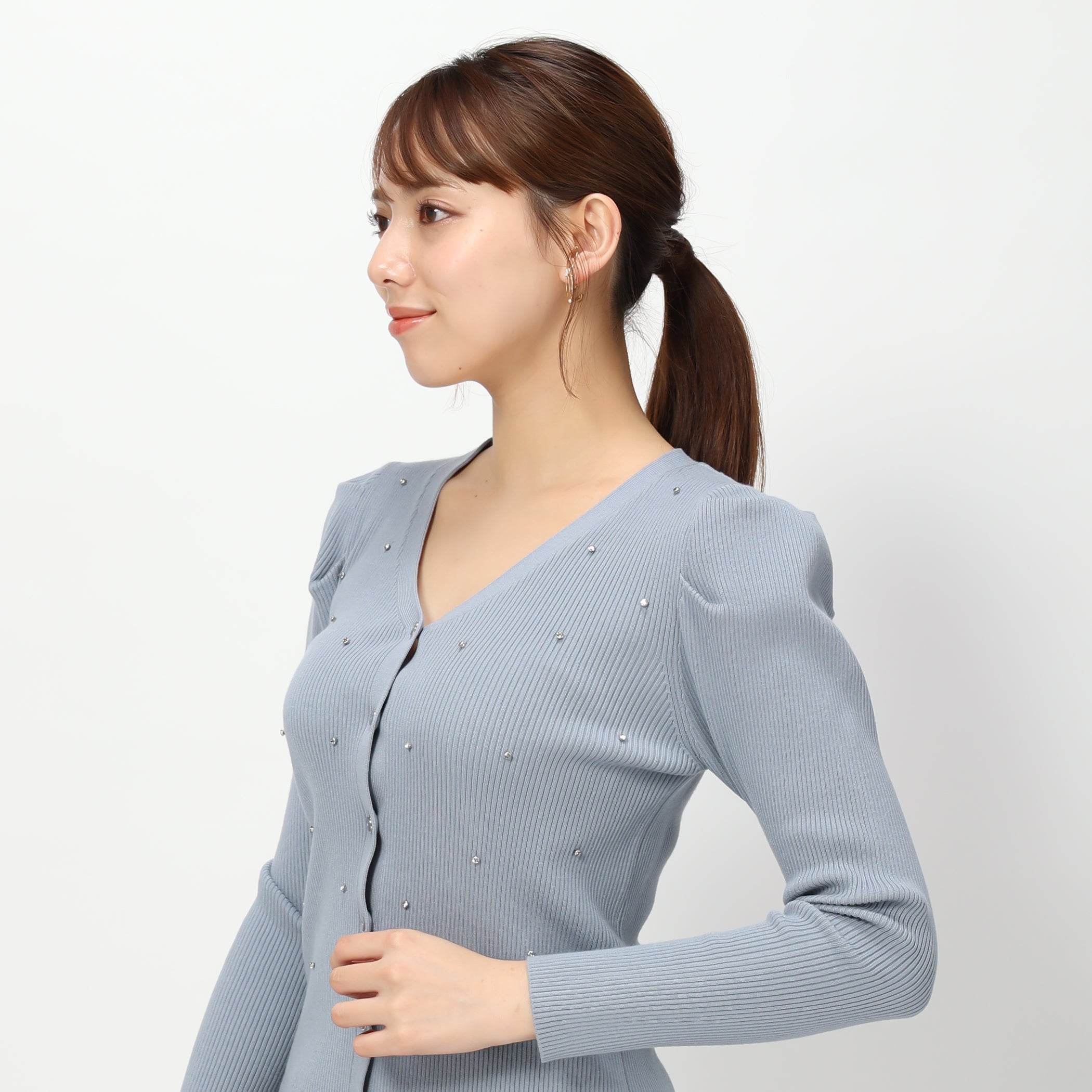 ビジュー散りばめ刺しゅうVネックカーディガン【期間限定】7/30(日)23:59まで