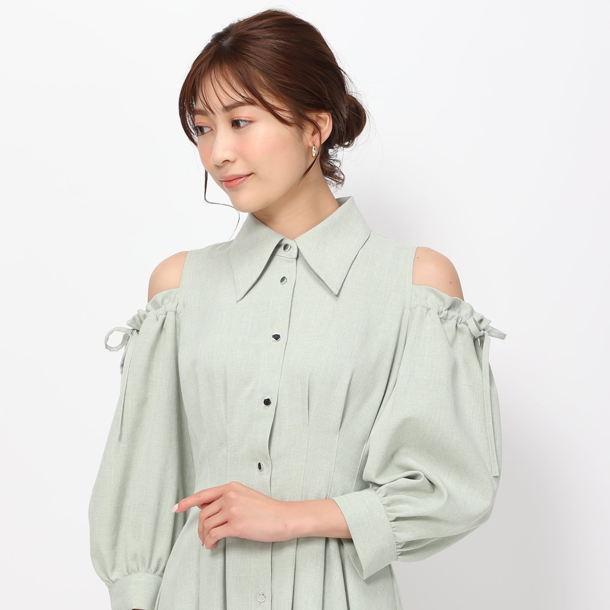 CELFORD（セルフォード）の「カットアウトシャツワンピース