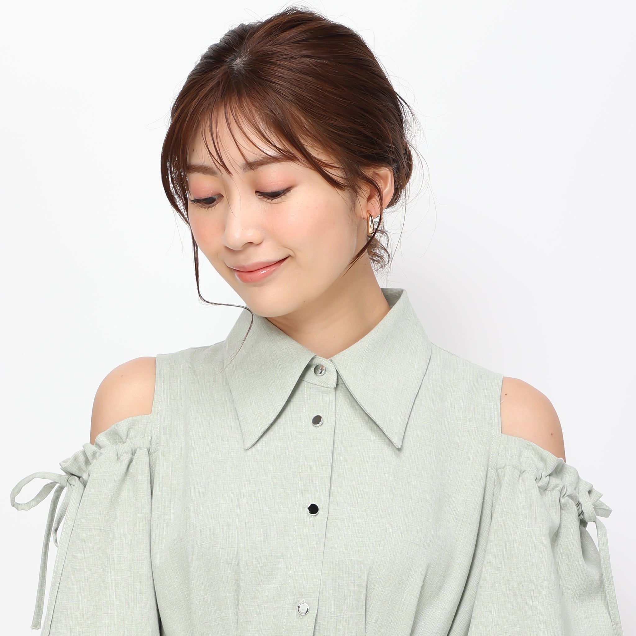 CELFORD（セルフォード）の「カットアウトシャツワンピース